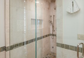 Lionsquare North Tower #402 5 Bedroom Condo by RedAwning