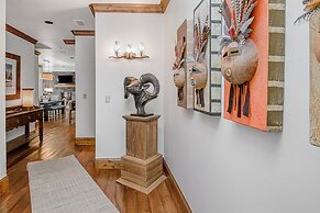 Lionsquare North Tower #402 5 Bedroom Condo by RedAwning