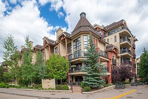 Lionsquare North Tower #402 5 Bedroom Condo by RedAwning