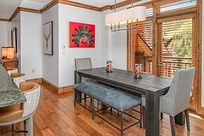 Lionsquare North Tower #402 5 Bedroom Condo by RedAwning