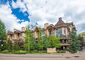 Lionsquare North Tower #402 5 Bedroom Condo by RedAwning