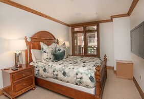 Lionsquare North Tower #402 5 Bedroom Condo by RedAwning