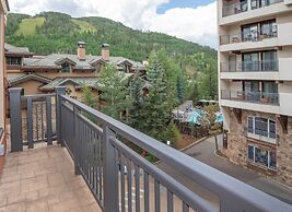 Lionsquare North Tower #402 5 Bedroom Condo by RedAwning