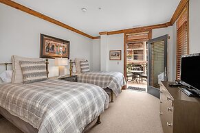 Lionsquare North Tower #402 5 Bedroom Condo by RedAwning