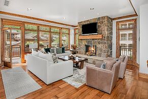 Lionsquare North Tower #402 5 Bedroom Condo by RedAwning