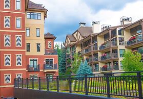 Lionsquare North Tower #402 5 Bedroom Condo by RedAwning