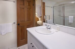 Cortina #160 3 Bedroom Condo by Redawning