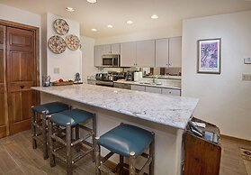 Cortina #160 3 Bedroom Condo by Redawning