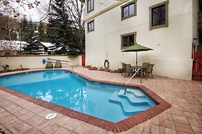 Cortina #160 3 Bedroom Condo by Redawning