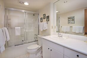 Cortina #160 3 Bedroom Condo by Redawning