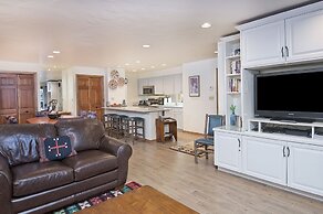 Cortina #160 3 Bedroom Condo by Redawning