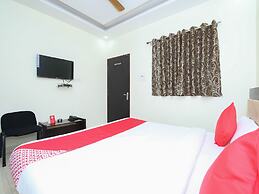 OYO 12407 Hotel Shri Radha ISBT