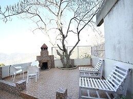 OYO 12170 Home Rustic Villa Kasauli