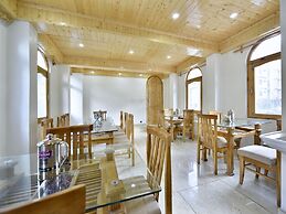 OYO 12271 Avenue Manali