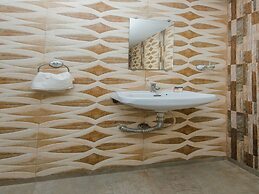 OYO 11855 Phoenix Hotel