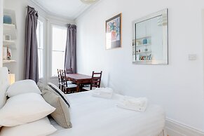 Philbeach Balcony- 2bed flat in Earls Ct