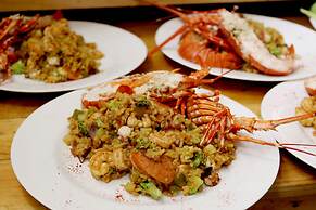 Casa Sirena Surf Lodge