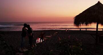 Casa Sirena Surf Lodge