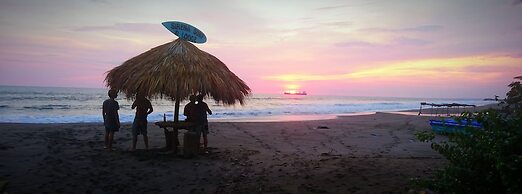 Casa Sirena Surf Lodge