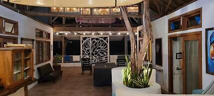 Casa Sirena Surf Lodge