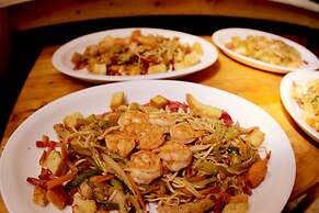 Casa Sirena Surf Lodge