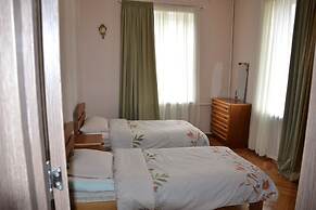 Dachi Inn