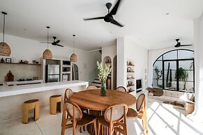 Mahi Mahi Villa & Suites