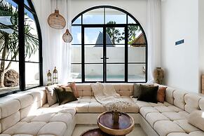 Mahi Mahi Villa & Suites