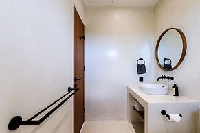 Mahi Mahi Villa & Suites