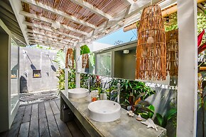 Mahi Mahi Villa & Suites