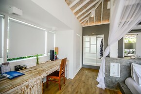 Mahi Mahi Villa & Suites