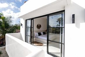 Mahi Mahi Villa & Suites