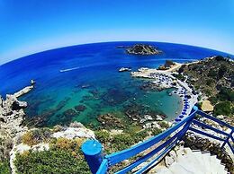 Grande Blue Suites with private bay