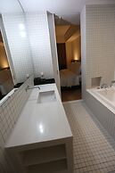 Hotel 498