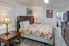 Richards Motel Courtyard