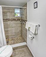 Richards Motel Courtyard