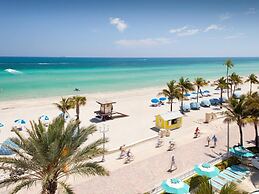 Richards Motel Courtyard