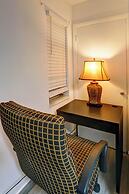 Richards Motel Courtyard