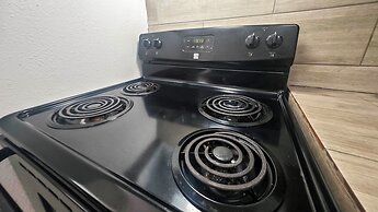 Richards Motel Courtyard