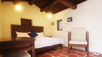 Longmen Inn Bed and Breakfast