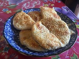 Longmen Inn Bed and Breakfast