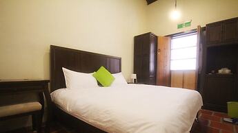 Longmen Inn Bed and Breakfast