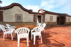 Longmen Inn Bed and Breakfast