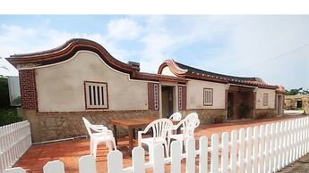 Longmen Inn Bed and Breakfast