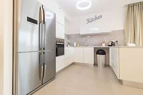 The Haneviim Court - Isrentals