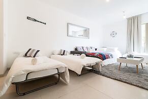 The Haneviim Court - Isrentals