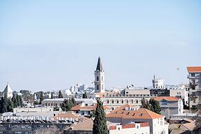 The Haneviim Court - Isrentals