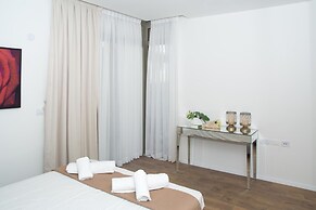 The Haneviim Court - Isrentals