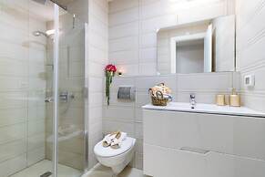 The Haneviim Court - Isrentals