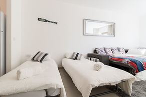 The Haneviim Court - Isrentals